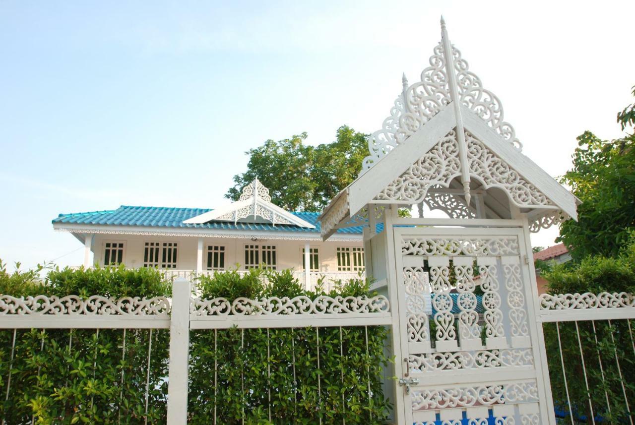 Готель Baan Luang Harn Аюттхая Екстер'єр фото