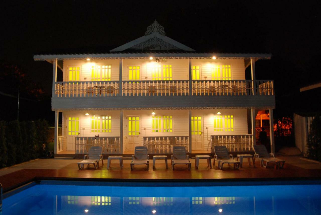 Готель Baan Luang Harn Аюттхая Екстер'єр фото